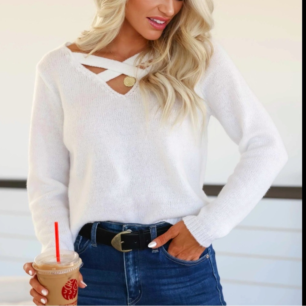 Active USA sweater - white long sleeve v-neck with cross detail NWT